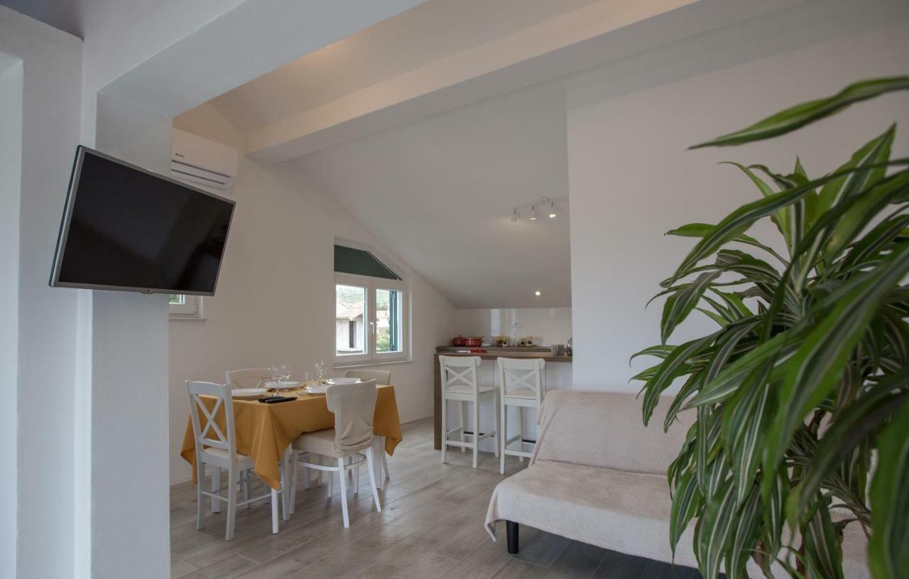 Relaxing Whole Top Floor Apartment By The Sea Žaborić Extérieur photo