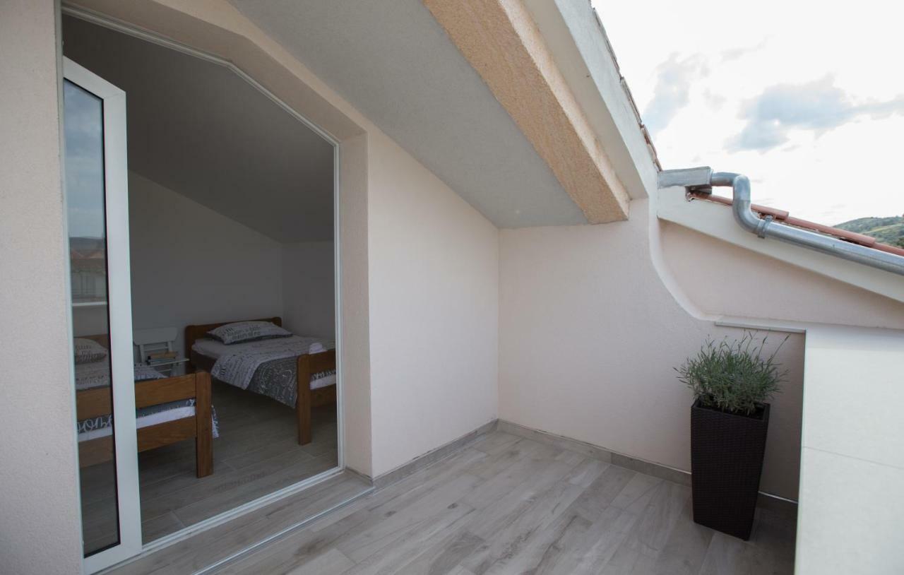 Relaxing Whole Top Floor Apartment By The Sea Žaborić Extérieur photo